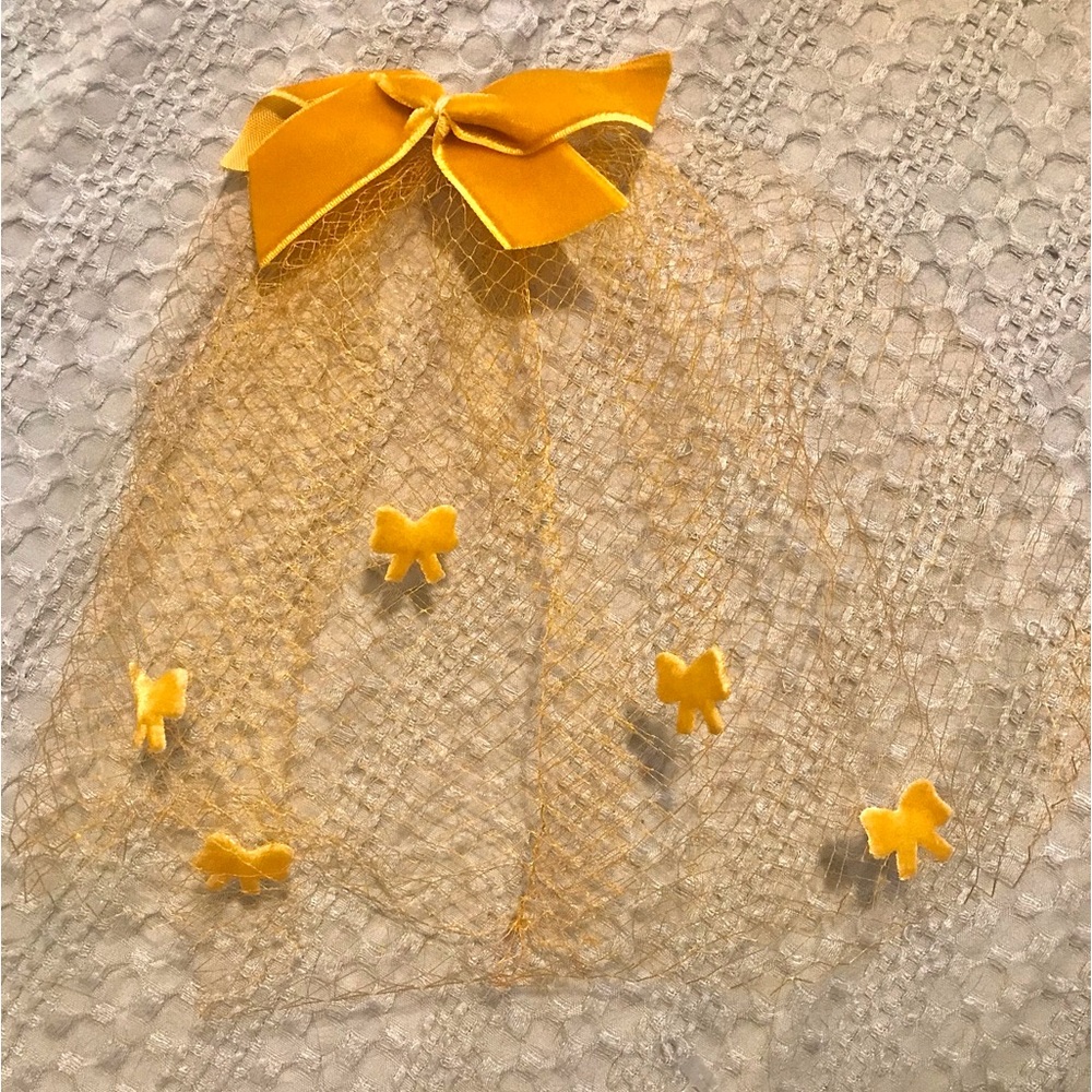 Vintage 1950s 1960s Marigold Yellow Glamour Veil Hat Netting Velvet Bows W/ BOX - Picture 5 of 6